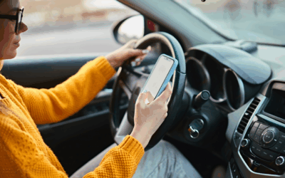 Uso del cellulare alla guida: cosa prevede il nuovo Codice della Strada